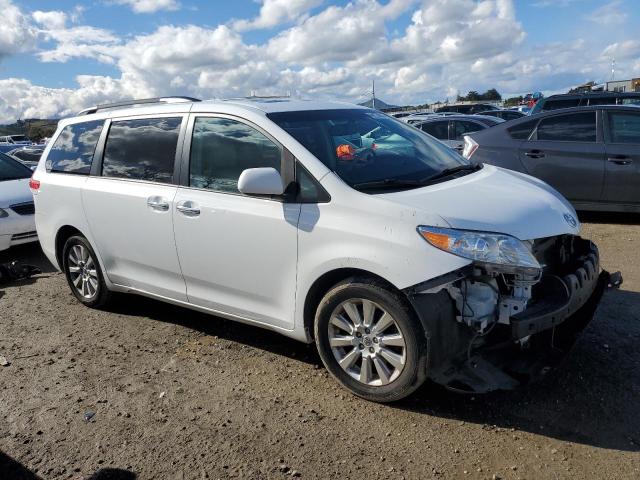 Photo 3 VIN: 5TDDK3DC7BS002751 - TOYOTA SIENNA XLE 