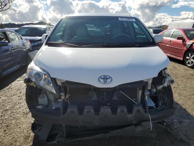 Photo 4 VIN: 5TDDK3DC7BS002751 - TOYOTA SIENNA XLE 