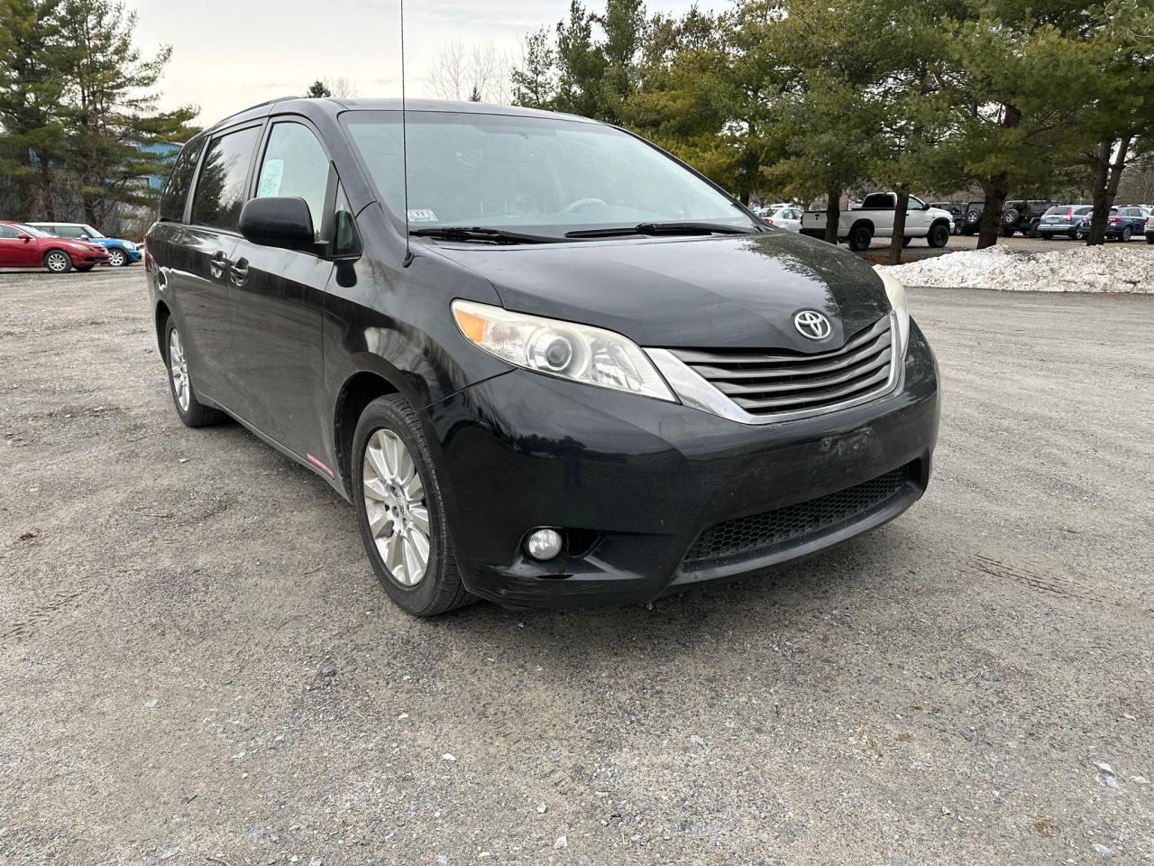 Photo 0 VIN: 5TDDK3DC7BS004399 - TOYOTA SIENNA 