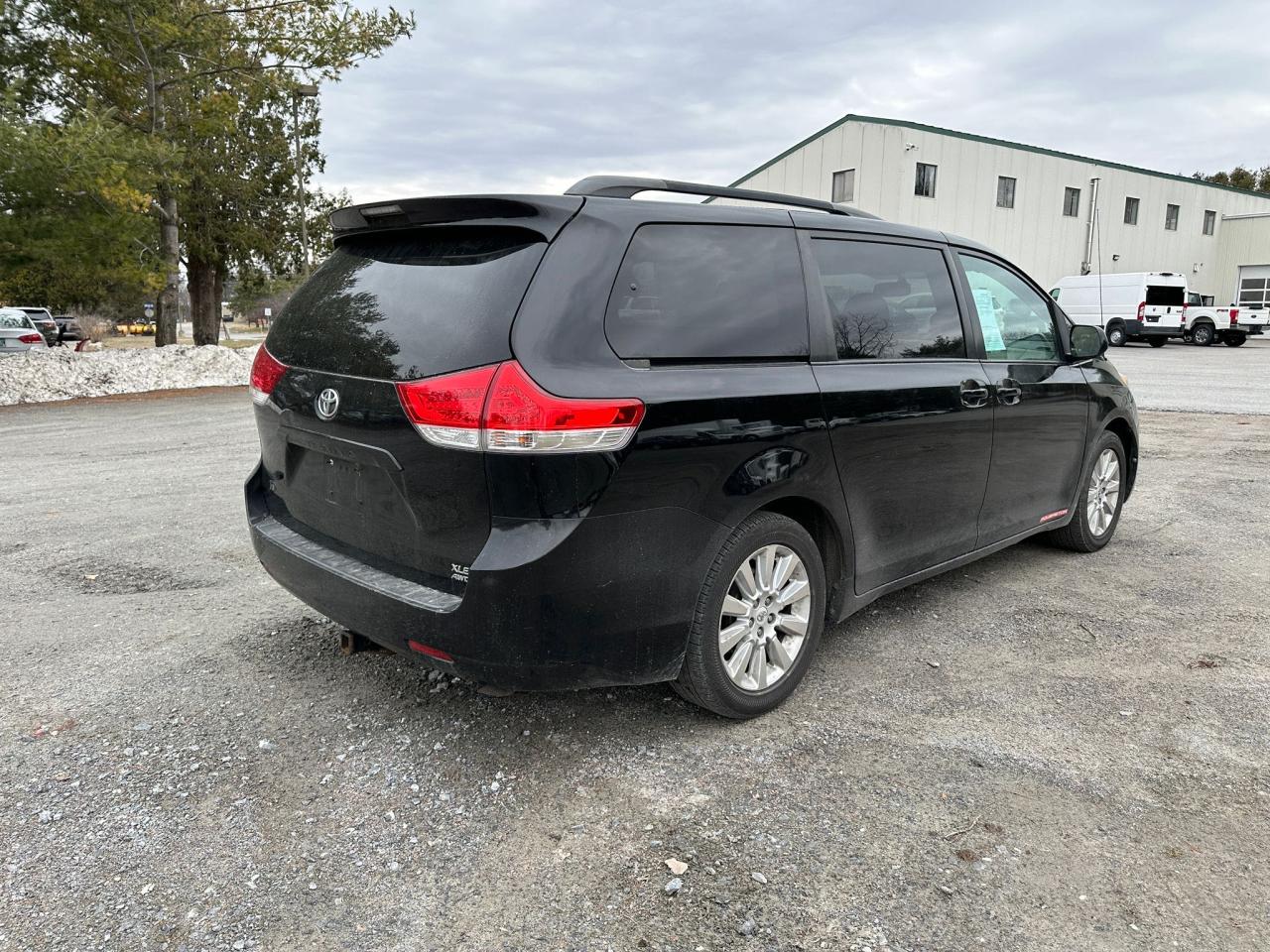 Photo 3 VIN: 5TDDK3DC7BS004399 - TOYOTA SIENNA 