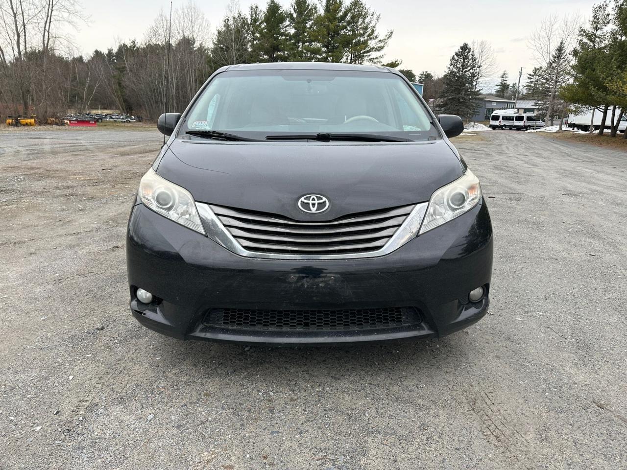 Photo 6 VIN: 5TDDK3DC7BS004399 - TOYOTA SIENNA 