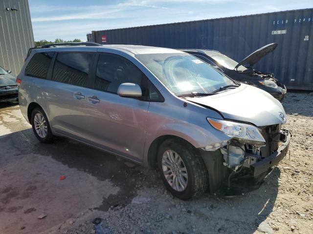 Photo 3 VIN: 5TDDK3DC7BS020263 - TOYOTA SIENNA XLE 