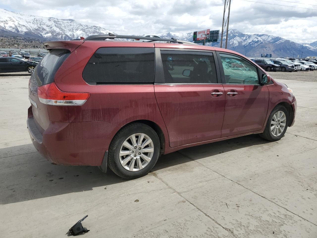 Photo 2 VIN: 5TDDK3DC7BS022854 - TOYOTA SIENNA 