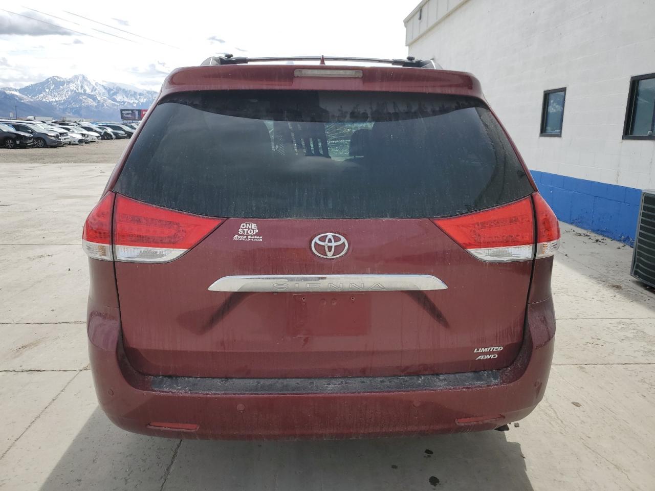 Photo 5 VIN: 5TDDK3DC7BS022854 - TOYOTA SIENNA 