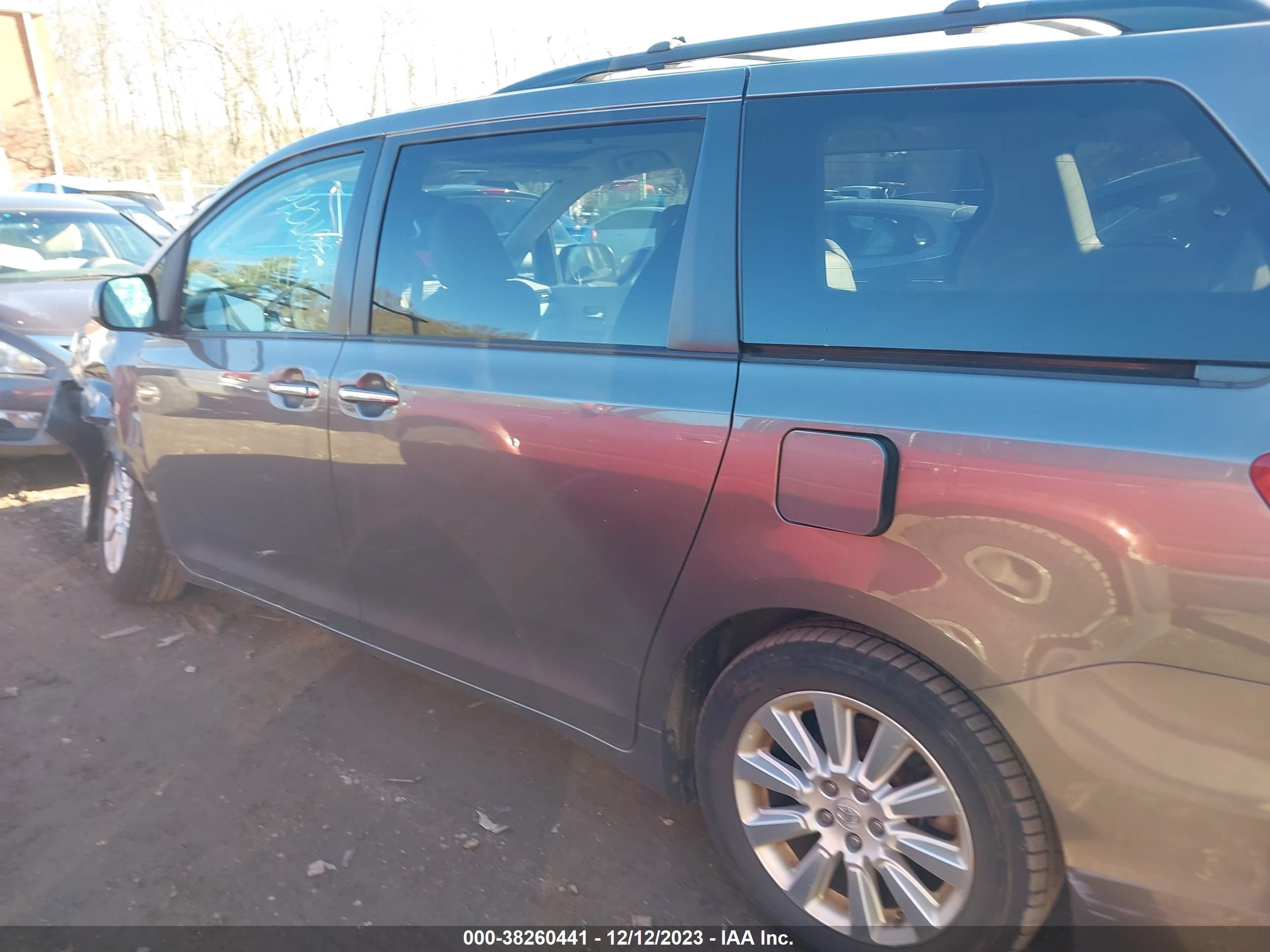 Photo 13 VIN: 5TDDK3DC7BS026824 - TOYOTA SIENNA 