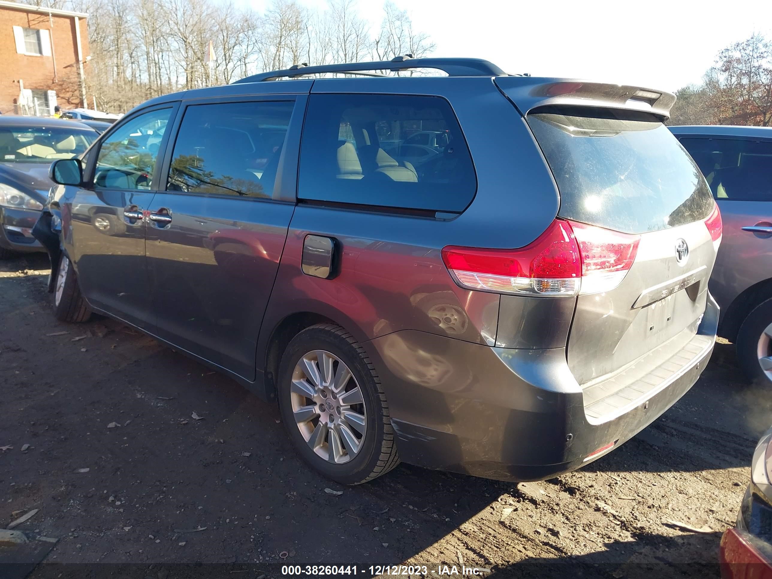 Photo 2 VIN: 5TDDK3DC7BS026824 - TOYOTA SIENNA 