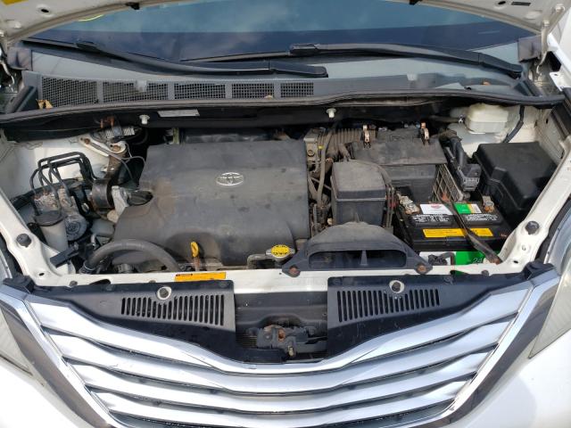 Photo 6 VIN: 5TDDK3DC7BS028735 - TOYOTA SIENNA XLE 