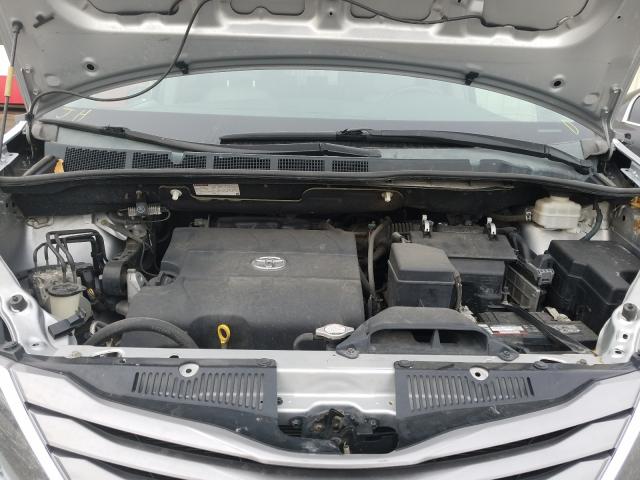 Photo 6 VIN: 5TDDK3DC7CS030213 - TOYOTA SIENNA XLE 