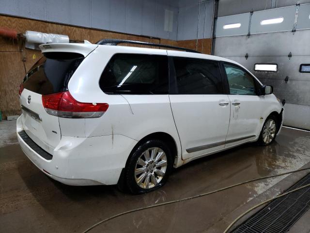 Photo 2 VIN: 5TDDK3DC7CS031894 - TOYOTA SIENNA XLE 