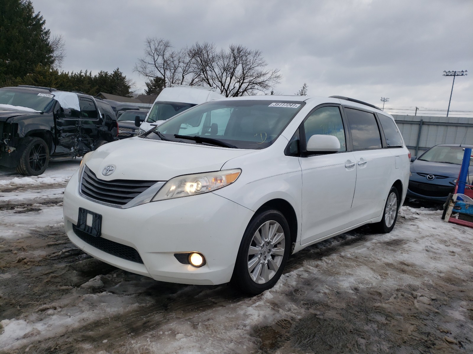 Photo 1 VIN: 5TDDK3DC7CS033242 - TOYOTA SIENNA XLE 