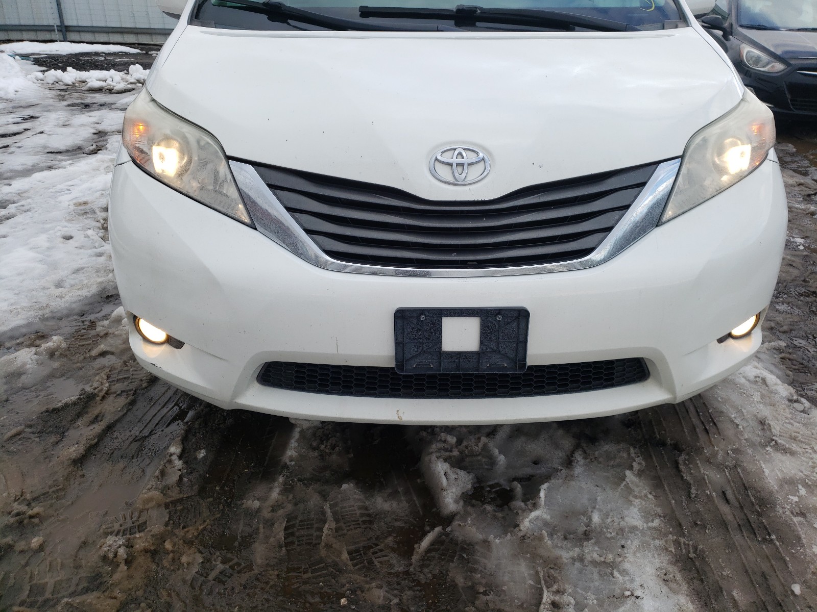 Photo 8 VIN: 5TDDK3DC7CS033242 - TOYOTA SIENNA XLE 