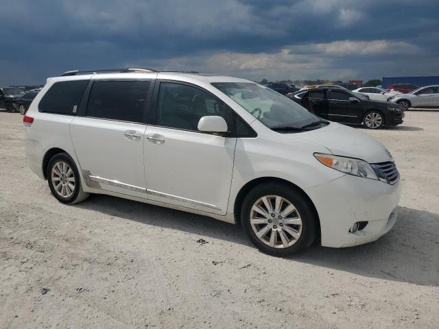 Photo 3 VIN: 5TDDK3DC7CS033659 - TOYOTA SIENNA XLE 