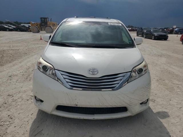 Photo 4 VIN: 5TDDK3DC7CS033659 - TOYOTA SIENNA XLE 