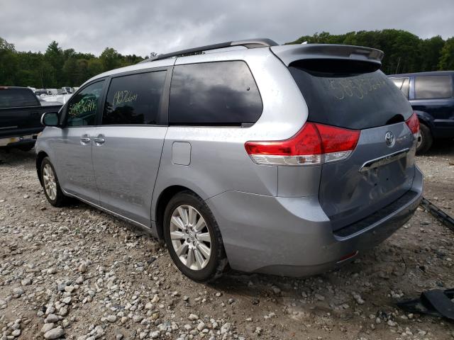 Photo 2 VIN: 5TDDK3DC7CS035606 - TOYOTA SIENNA XLE 