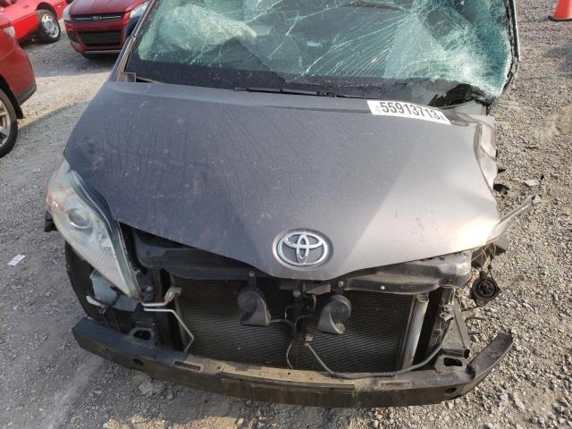 Photo 10 VIN: 5TDDK3DC7CS041745 - TOYOTA SIENNA XLE 