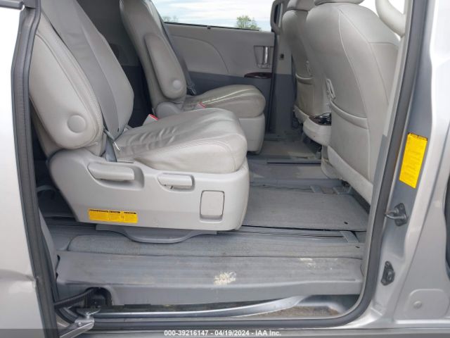 Photo 7 VIN: 5TDDK3DC7CS043754 - TOYOTA SIENNA 