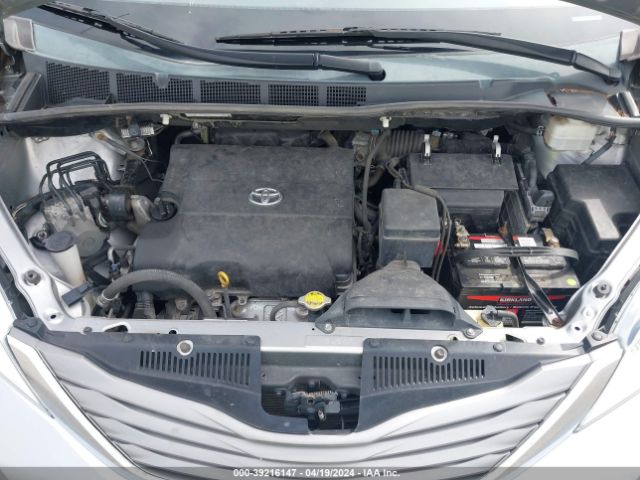 Photo 9 VIN: 5TDDK3DC7CS043754 - TOYOTA SIENNA 