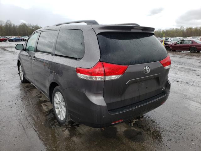 Photo 2 VIN: 5TDDK3DC7DS051693 - TOYOTA SIENNA XLE 