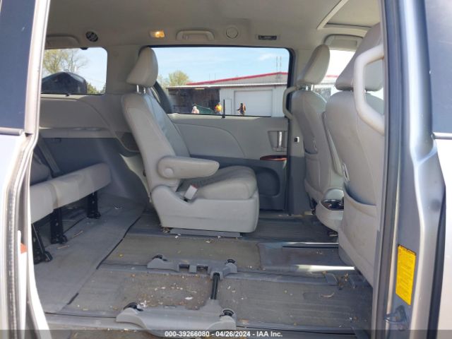 Photo 7 VIN: 5TDDK3DC7DS067442 - TOYOTA SIENNA 