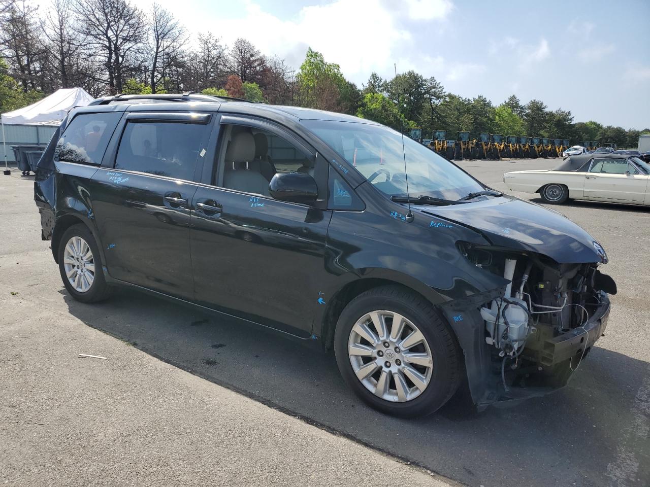 Photo 3 VIN: 5TDDK3DC7ES089300 - TOYOTA SIENNA 