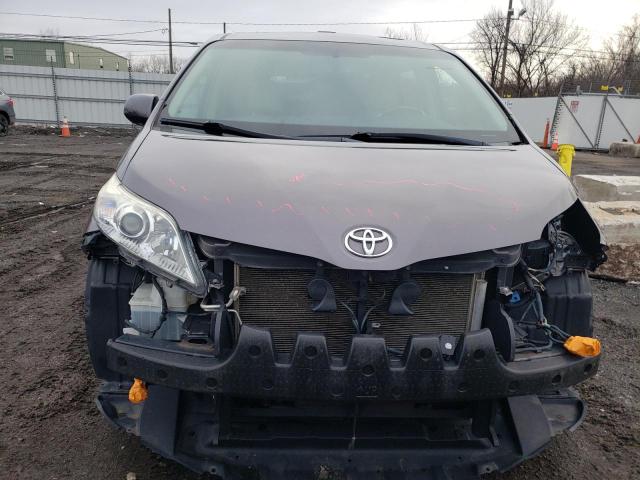 Photo 4 VIN: 5TDDK3DC8BS003519 - TOYOTA SIENNA XLE 