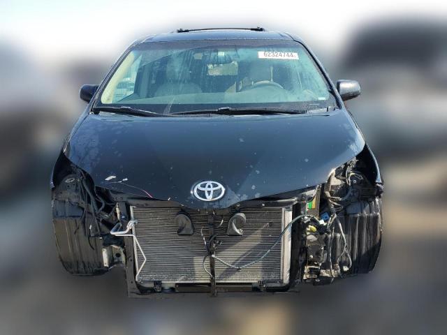 Photo 4 VIN: 5TDDK3DC8BS005755 - TOYOTA SIENNA XLE 