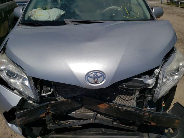 Photo 6 VIN: 5TDDK3DC8BS008557 - TOYOTA SIENNA XLE 