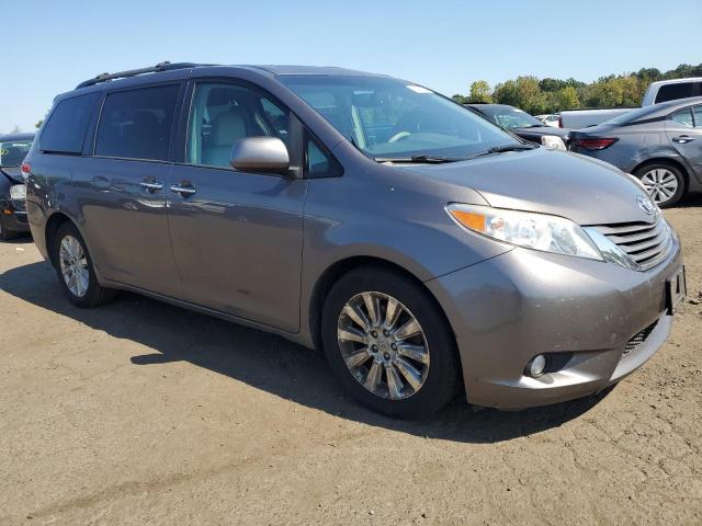 Photo 3 VIN: 5TDDK3DC8BS019638 - TOYOTA SIENNA XLE 