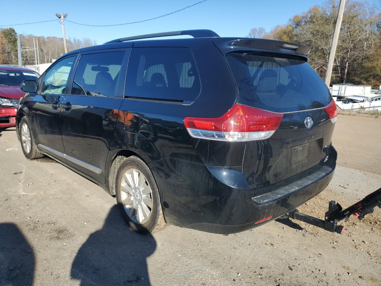 Photo 1 VIN: 5TDDK3DC8BS020563 - TOYOTA SIENNA 