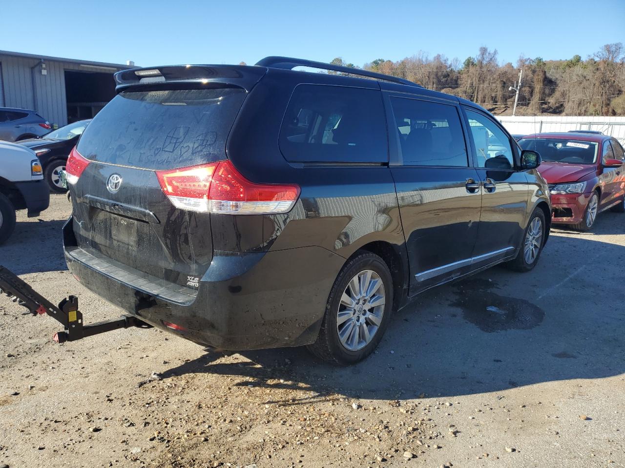 Photo 2 VIN: 5TDDK3DC8BS020563 - TOYOTA SIENNA 