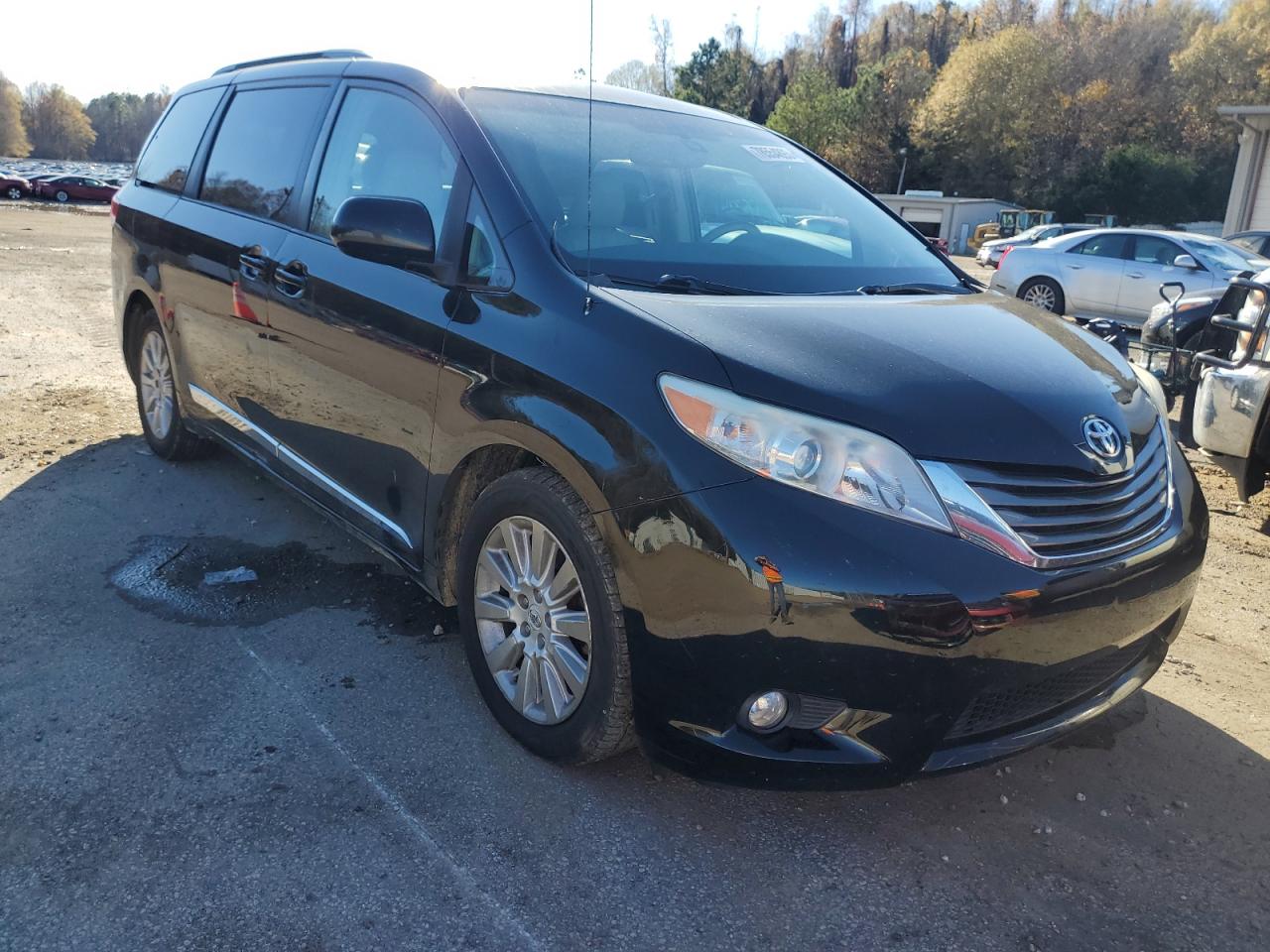 Photo 3 VIN: 5TDDK3DC8BS020563 - TOYOTA SIENNA 