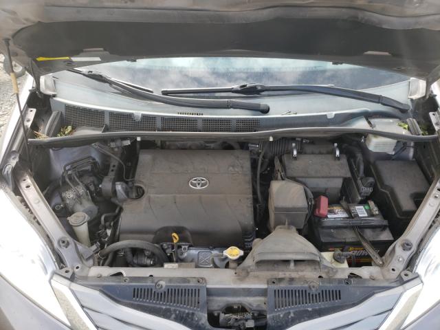 Photo 6 VIN: 5TDDK3DC8BS028419 - TOYOTA SIENNA XLE 