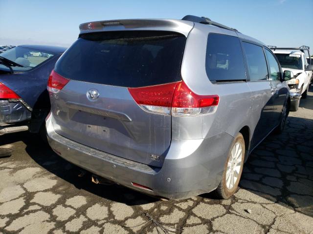 Photo 3 VIN: 5TDDK3DC8CS030267 - TOYOTA SIENNA XLE 