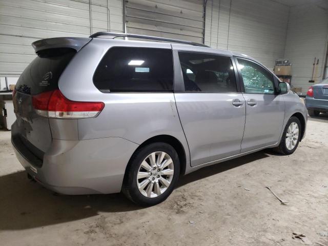 Photo 2 VIN: 5TDDK3DC8CS039048 - TOYOTA SIENNA XLE 