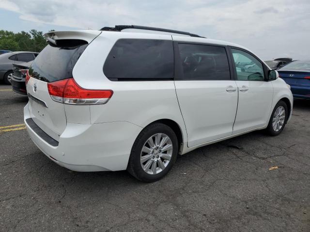 Photo 2 VIN: 5TDDK3DC8CS044346 - TOYOTA SIENNA XLE 