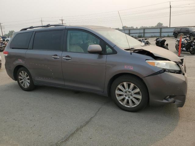 Photo 3 VIN: 5TDDK3DC8CS048400 - TOYOTA SIENNA XLE 