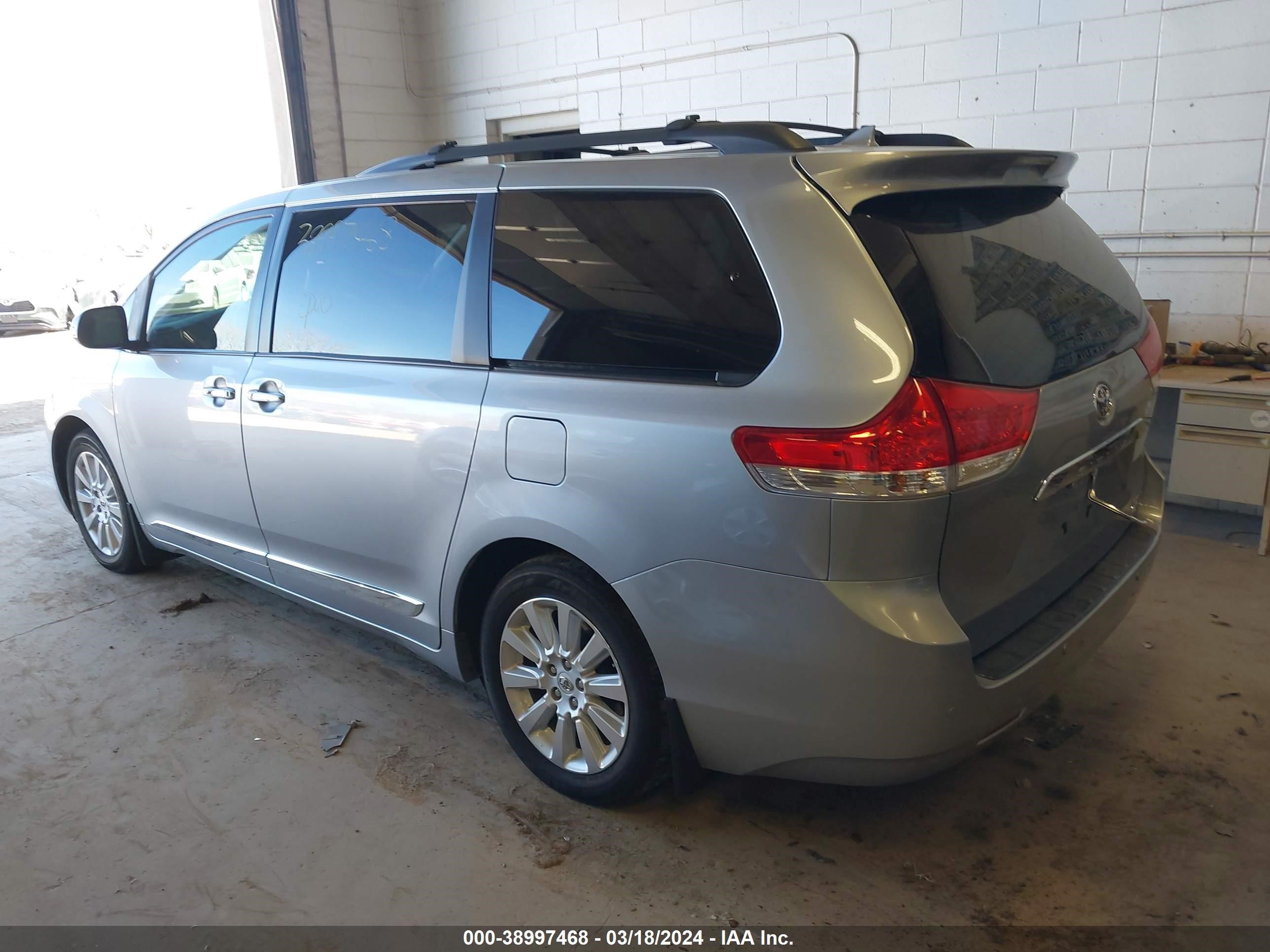 Photo 2 VIN: 5TDDK3DC8DS049435 - TOYOTA SIENNA 