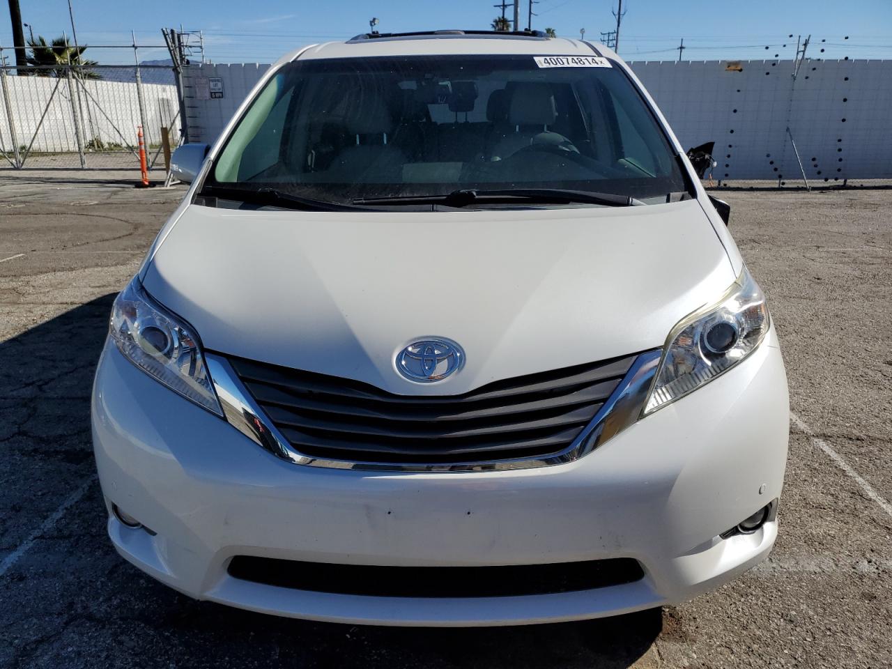 Photo 4 VIN: 5TDDK3DC8DS055994 - TOYOTA SIENNA 