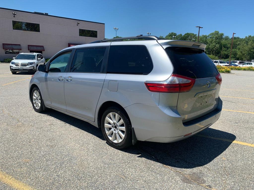 Photo 2 VIN: 5TDDK3DC8FS099707 - TOYOTA SIENNA XLE 