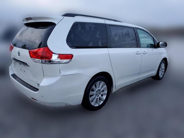 Photo 2 VIN: 5TDDK3DC9CS034327 - TOYOTA SIENNA XLE 