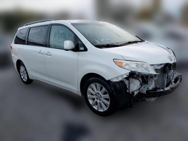 Photo 3 VIN: 5TDDK3DC9CS034327 - TOYOTA SIENNA XLE 