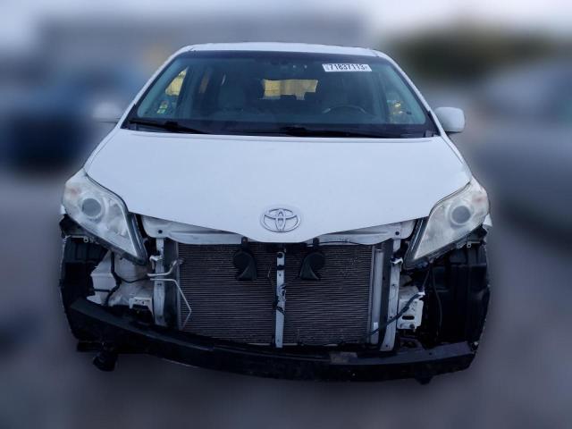 Photo 4 VIN: 5TDDK3DC9CS034327 - TOYOTA SIENNA XLE 