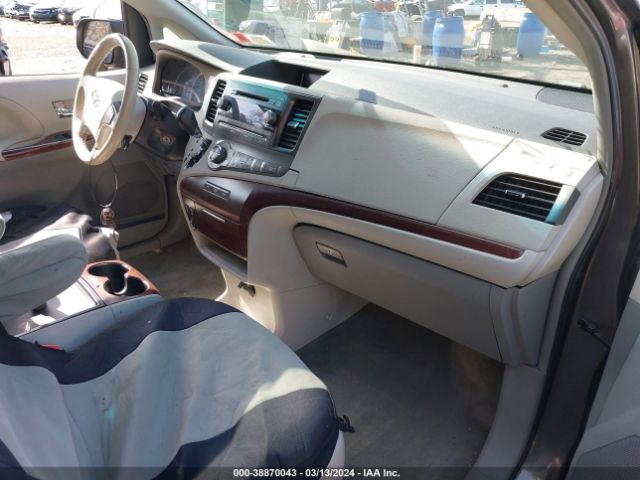 Photo 4 VIN: 5TDDK3DC9CS035655 - TOYOTA SIENNA 