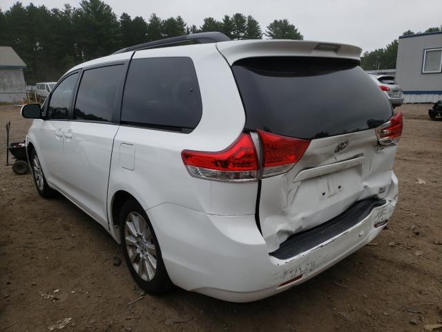 Photo 2 VIN: 5TDDK3DC9CS043609 - TOYOTA SIENNA XLE 