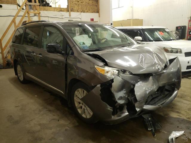 Photo 3 VIN: 5TDDK3DC9CS045697 - TOYOTA SIENNA XLE 