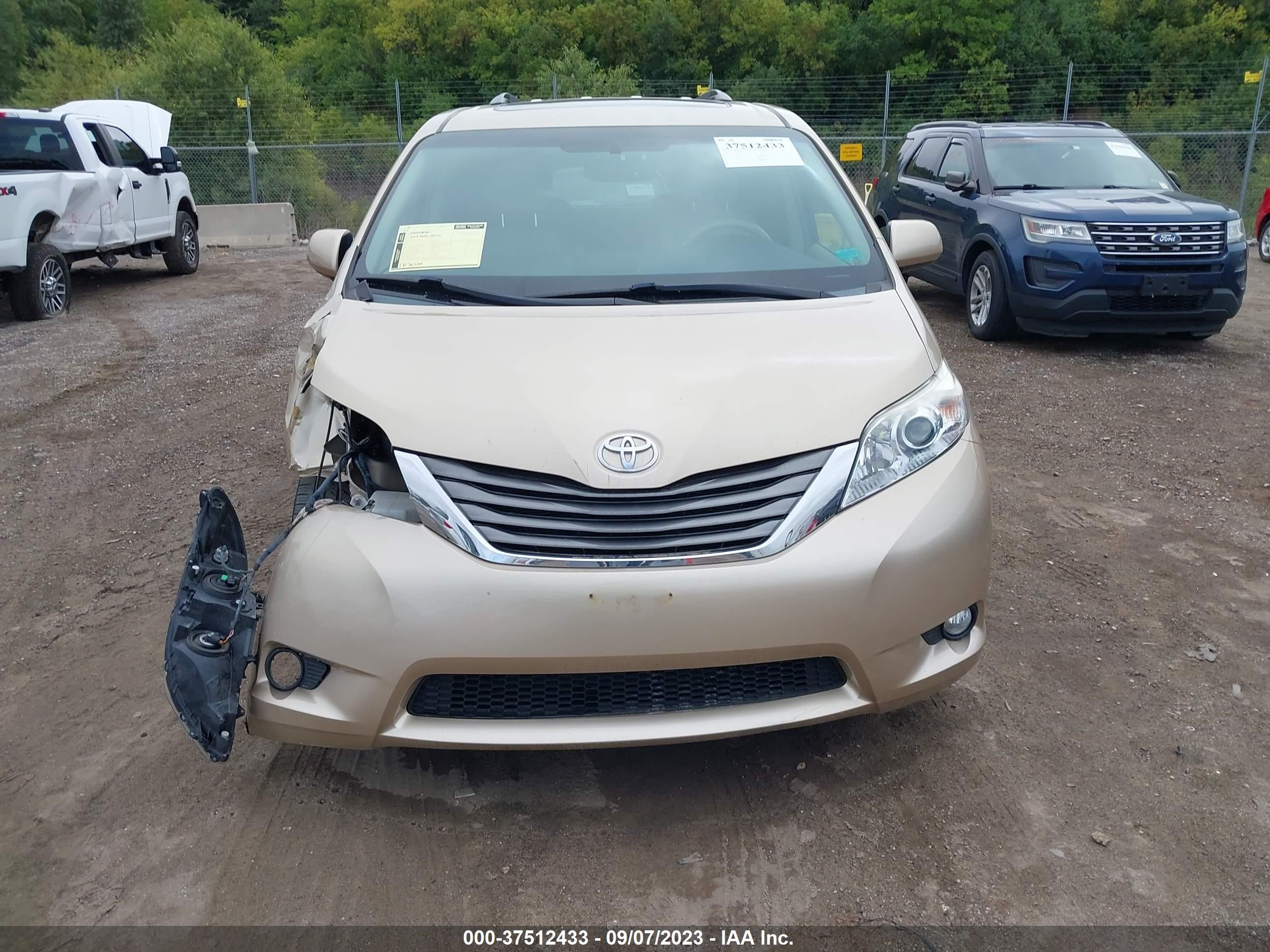 Photo 11 VIN: 5TDDK3DC9DS050920 - TOYOTA SIENNA 