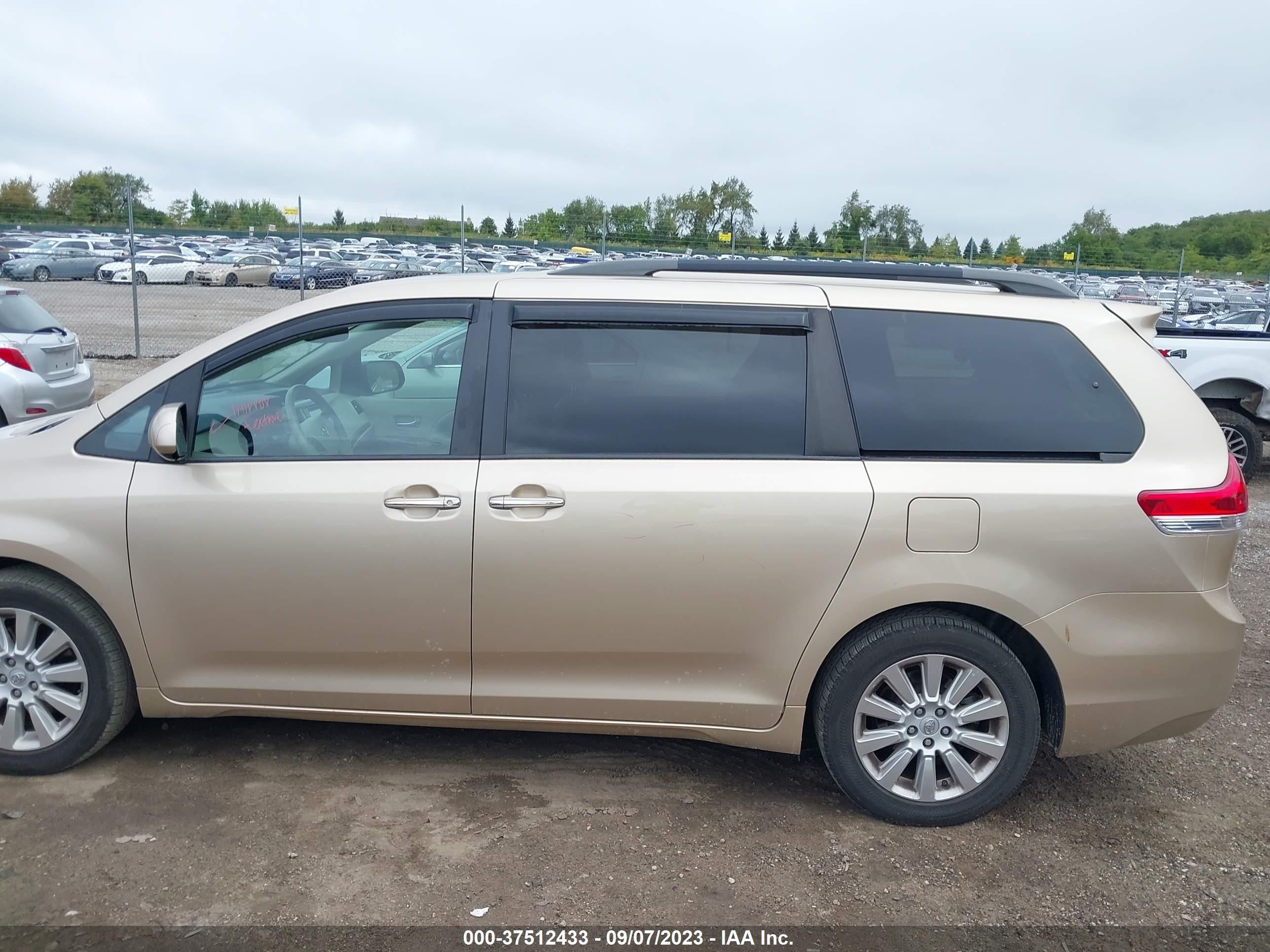 Photo 13 VIN: 5TDDK3DC9DS050920 - TOYOTA SIENNA 