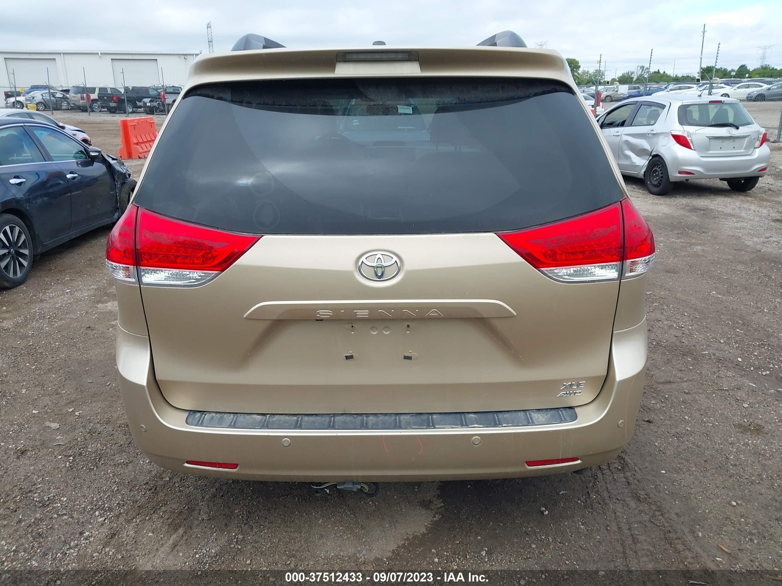 Photo 15 VIN: 5TDDK3DC9DS050920 - TOYOTA SIENNA 