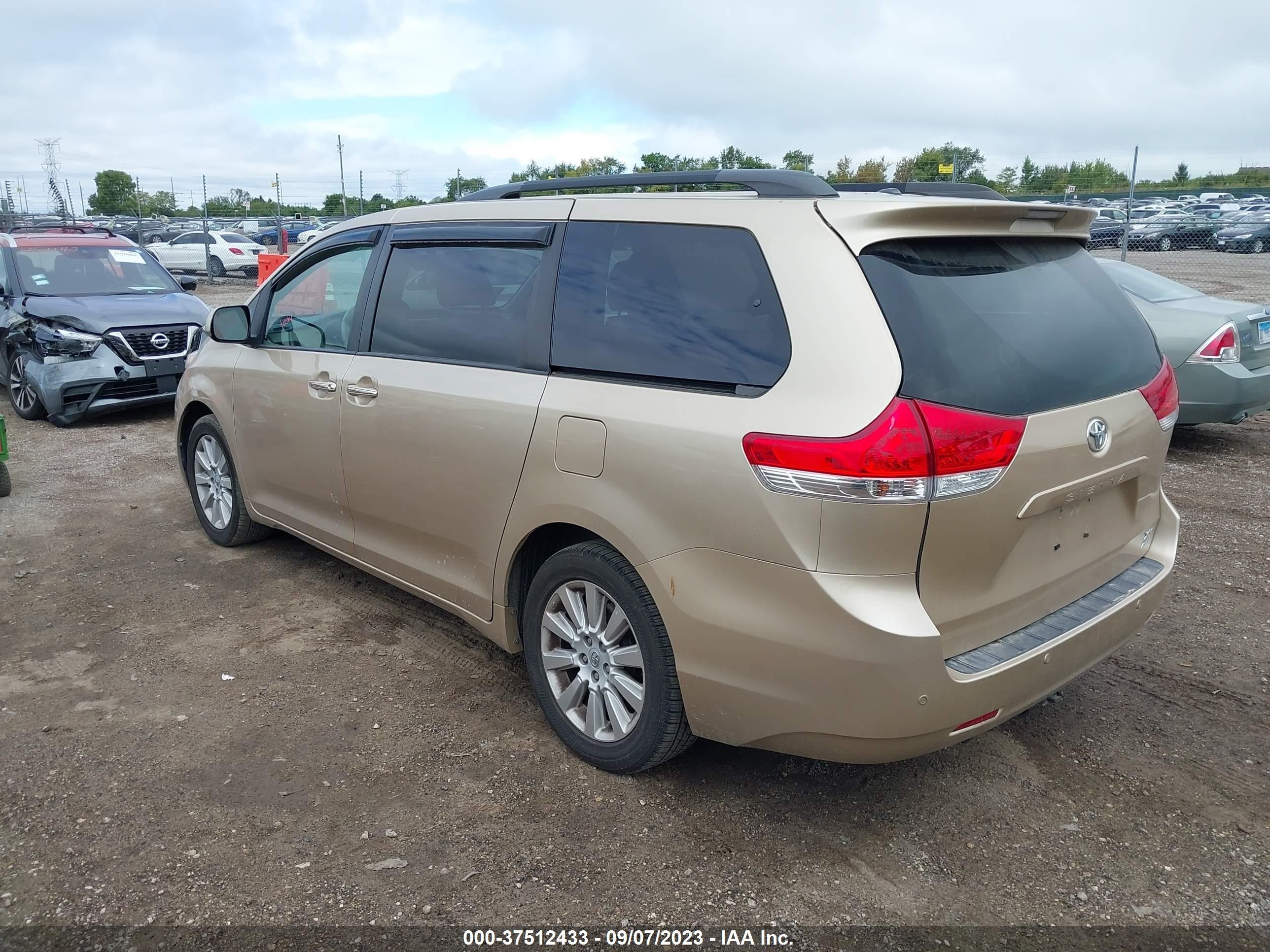 Photo 2 VIN: 5TDDK3DC9DS050920 - TOYOTA SIENNA 