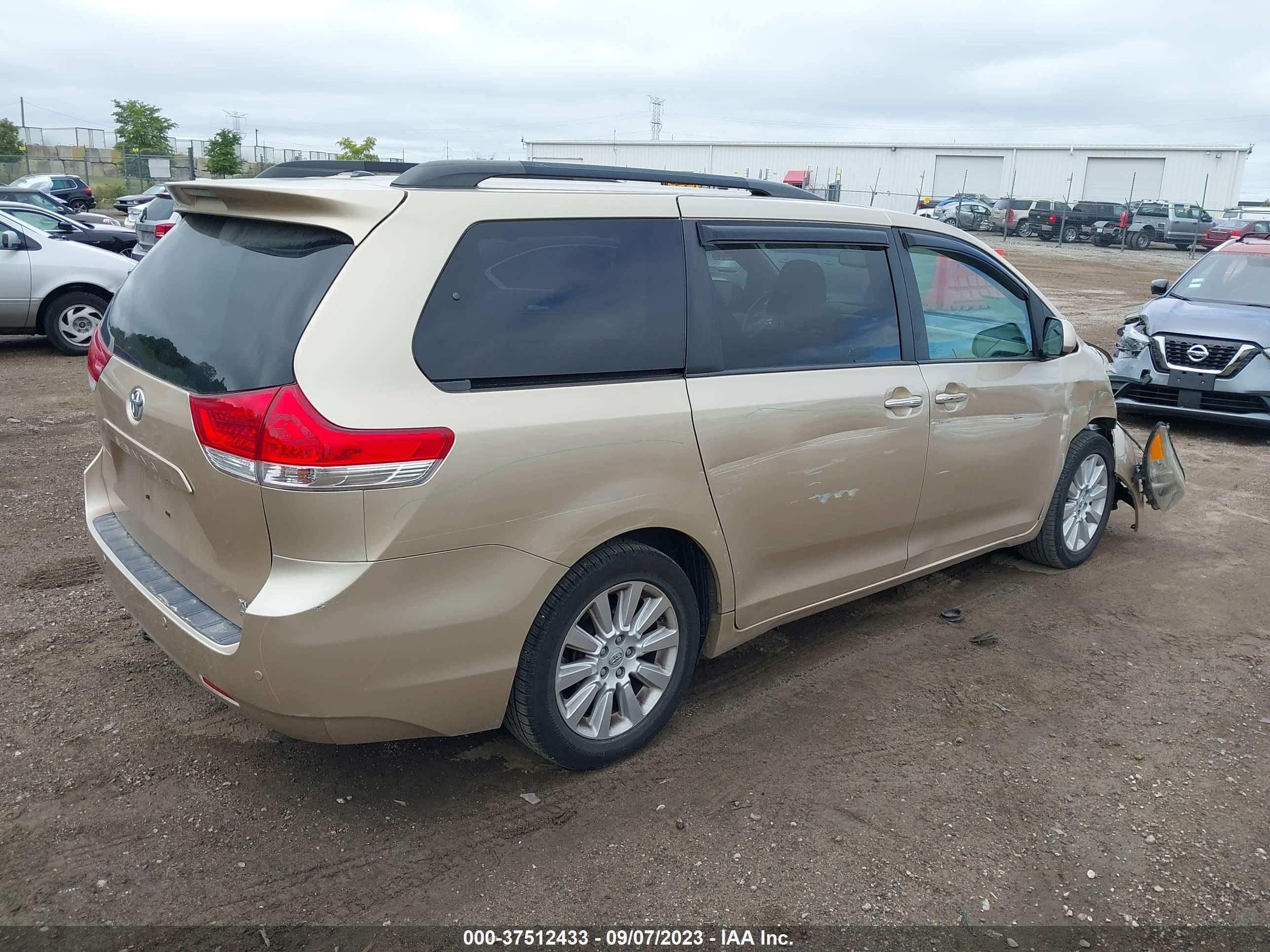 Photo 3 VIN: 5TDDK3DC9DS050920 - TOYOTA SIENNA 